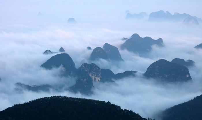 三等岭：水墨云海如仙境